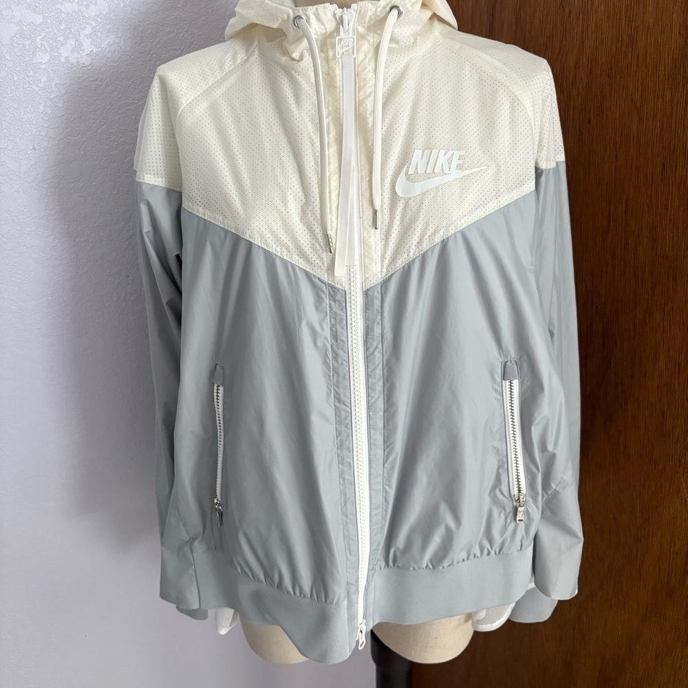 NIKE x SACAI sz M Gray White Pleated Back Windrunner Jacket 716917 Full Zip